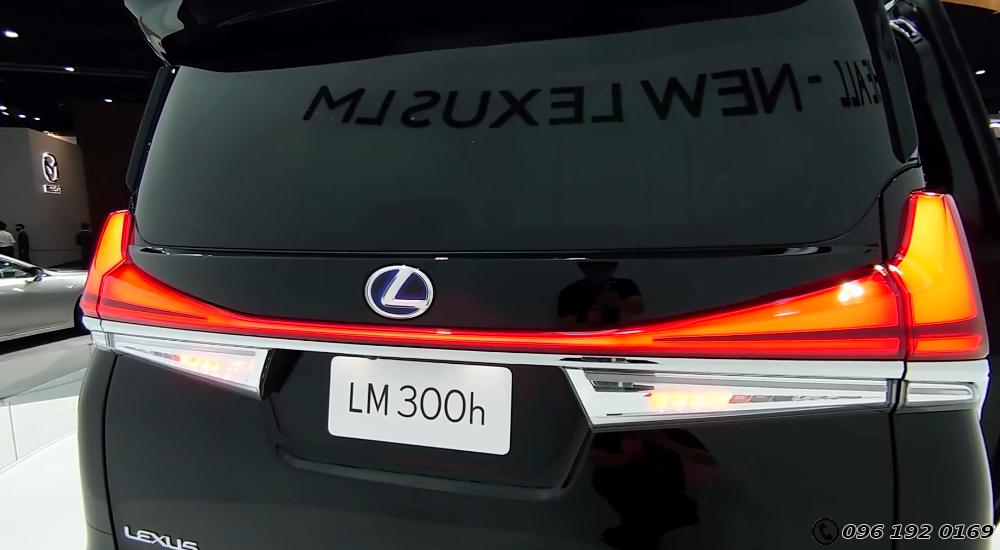 Lexus LM300h 4 chổ nội thất đen