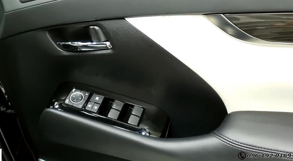 Lexus LM300h 4 ghế nội thất đen sang trọng